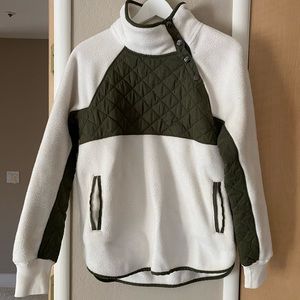Abercrombie sz. S white fleece pullover with olive green waxed canvas accent
